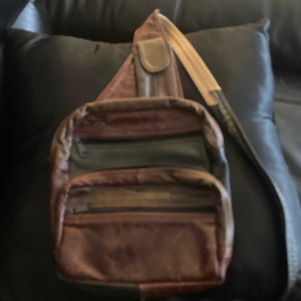 Men’s Leather Crossbody Bag